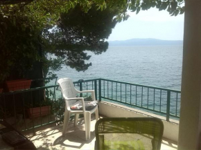 Drvenik, Apartman 1m from sea